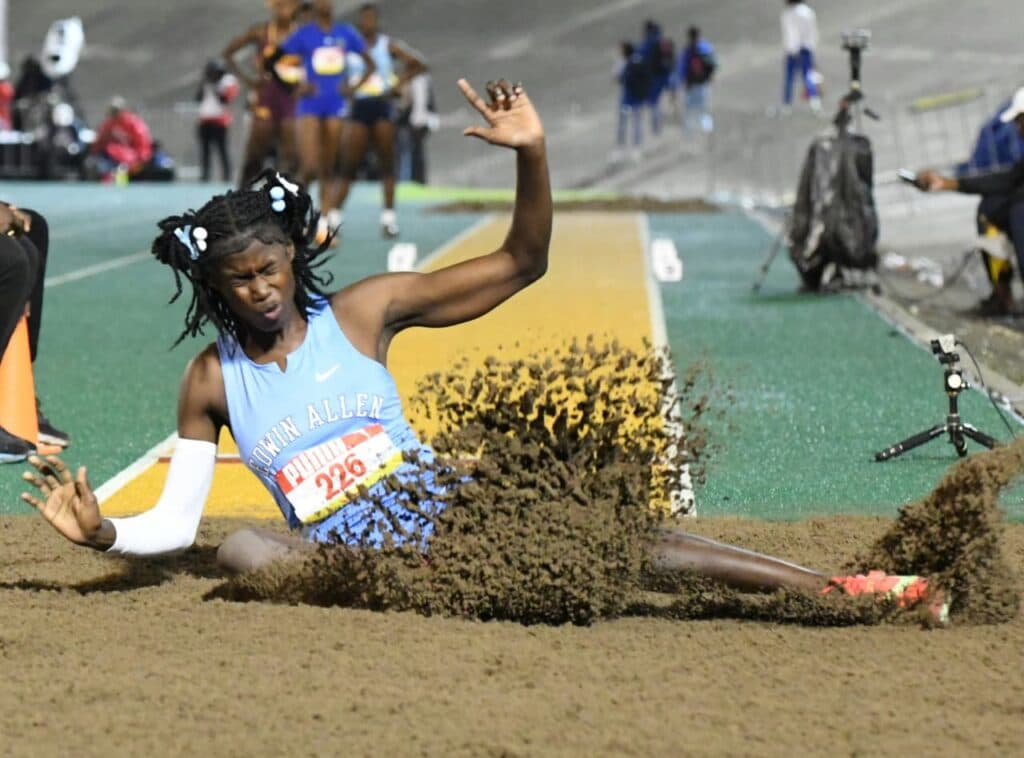 Akaylea Brown : la sauteuse jamaïcaine brille aux Championnats scolaires d'athlétisme